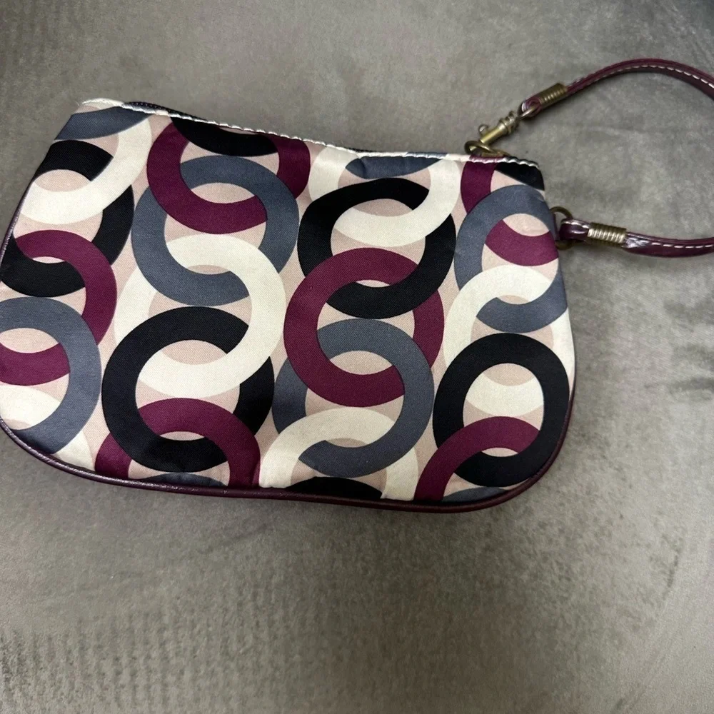 Coach Signature Satin Wristlet – Plum & Grey Circle Print